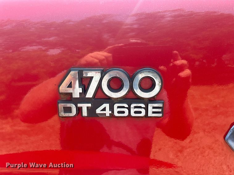 image for item DR4717 1999 International 4700  truck cab and chassis