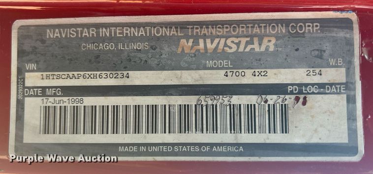 image for item DR4717 1999 International 4700  truck cab and chassis