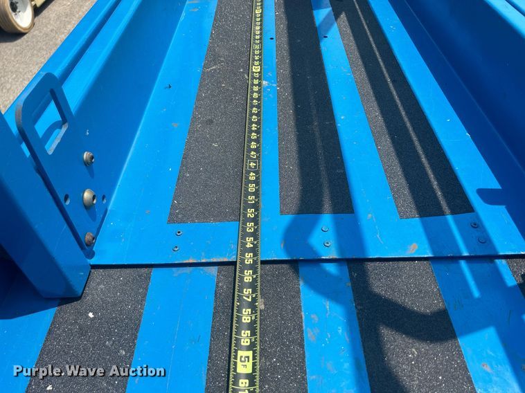 image for item DR4718 2000 Genie GS-2032  scissor lift