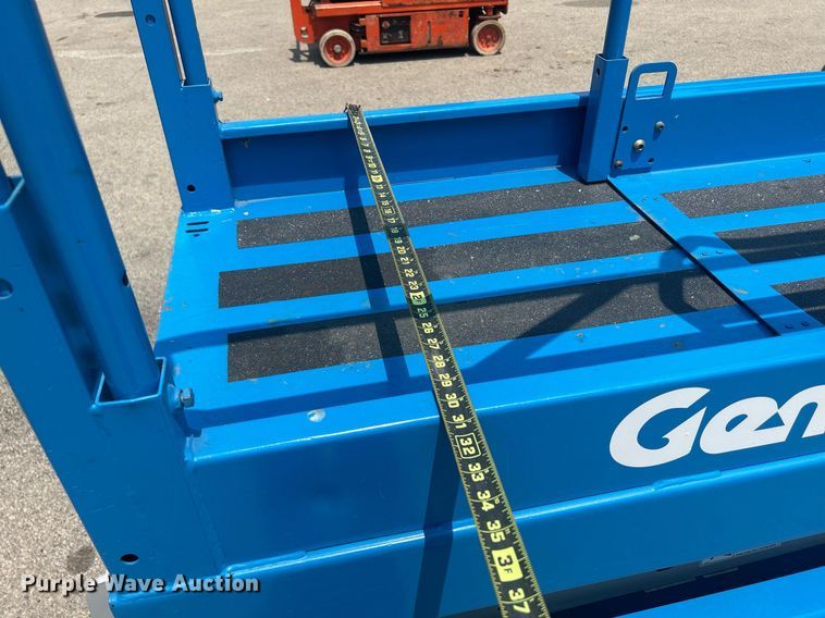 image for item DR4718 2000 Genie GS-2032  scissor lift