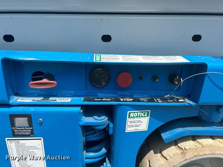 image for item DR4718 2000 Genie GS-2032  scissor lift