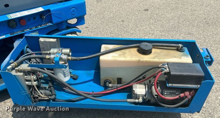 image for item DR4718 2000 Genie GS-2032  scissor lift