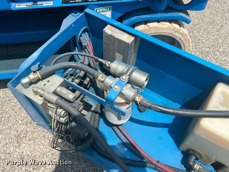 image for item DR4718 2000 Genie GS-2032  scissor lift