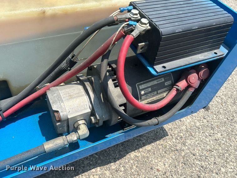 image for item DR4718 2000 Genie GS-2032  scissor lift