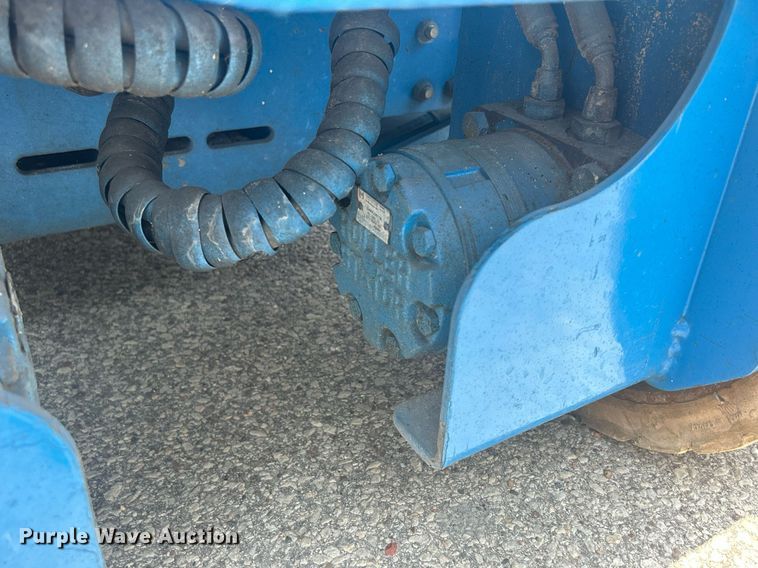 image for item DR4718 2000 Genie GS-2032  scissor lift