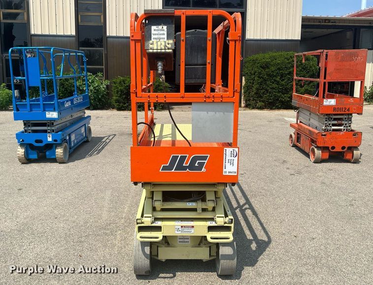 image for item DR4720 JLG 2032E2  scissor lift