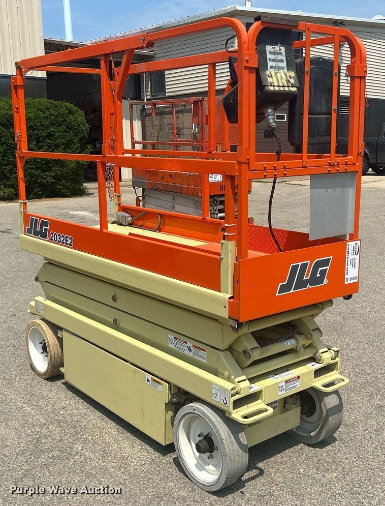 image for item DR4720 JLG 2032E2  scissor lift