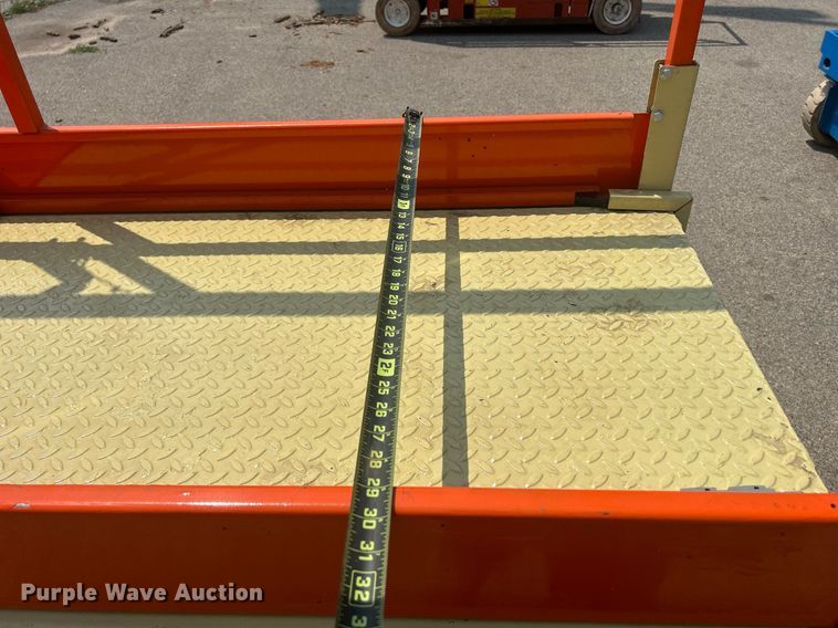 image for item DR4720 JLG 2032E2  scissor lift