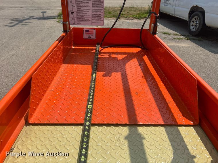 image for item DR4720 JLG 2032E2  scissor lift