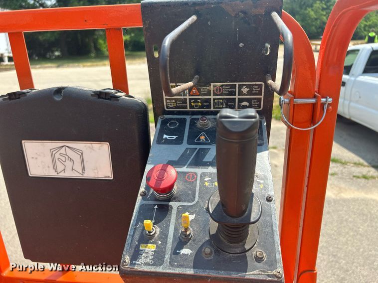 image for item DR4720 JLG 2032E2  scissor lift