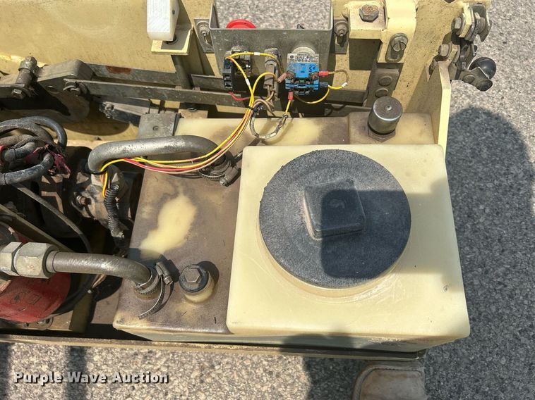 image for item DR4720 JLG 2032E2  scissor lift