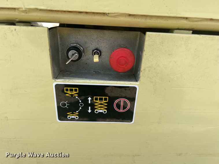 image for item DR4720 JLG 2032E2  scissor lift