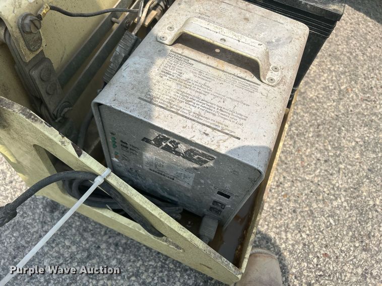 image for item DR4720 JLG 2032E2  scissor lift