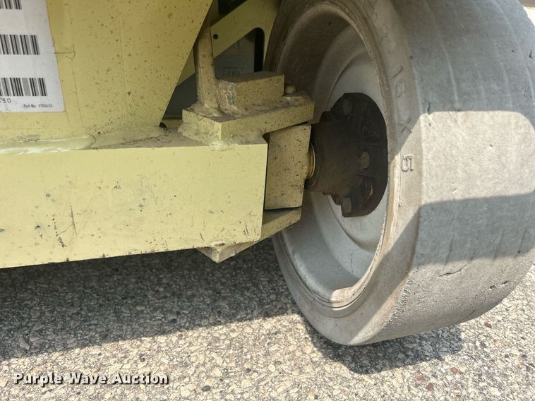 image for item DR4720 JLG 2032E2  scissor lift