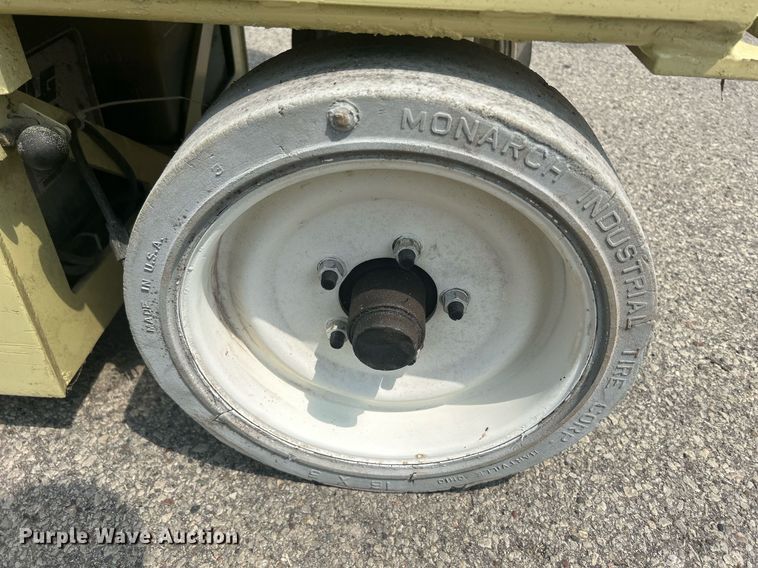 image for item DR4720 JLG 2032E2  scissor lift