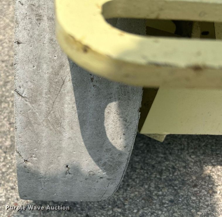 image for item DR4720 JLG 2032E2  scissor lift