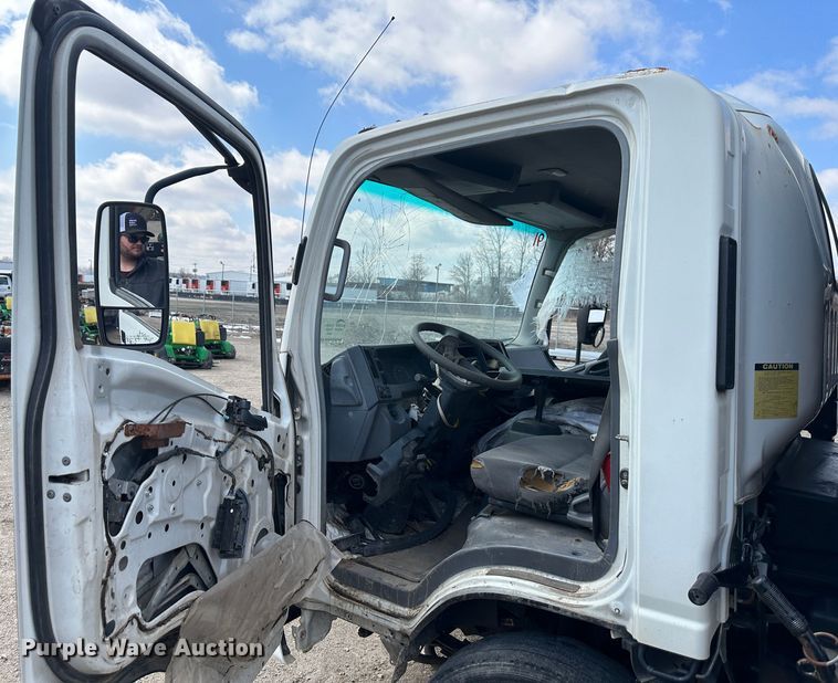 image for item DR5090 2009 Isuzu NQR  dump truck