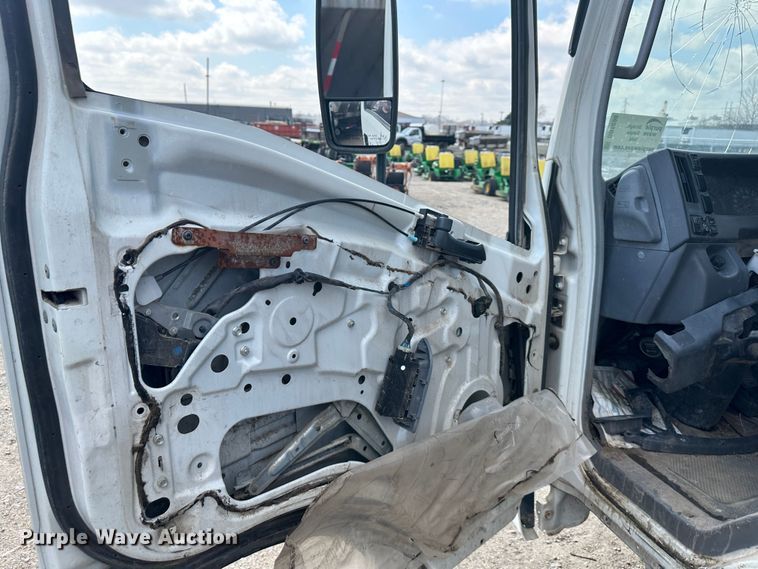 image for item DR5090 2009 Isuzu NQR  dump truck