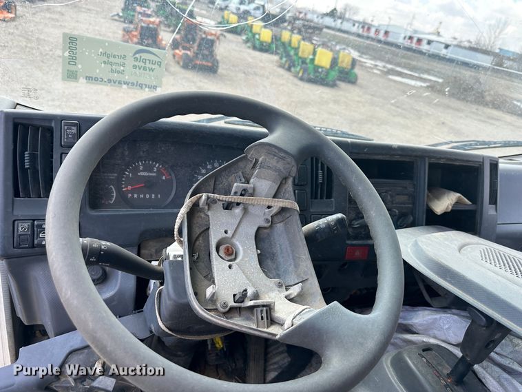 image for item DR5090 2009 Isuzu NQR  dump truck