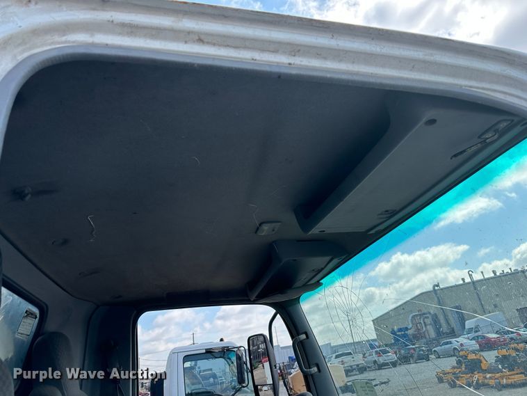 image for item DR5090 2009 Isuzu NQR  dump truck