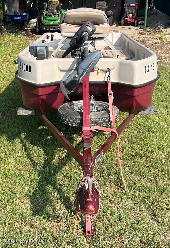 image for item DR5735 2001 Buster  boat