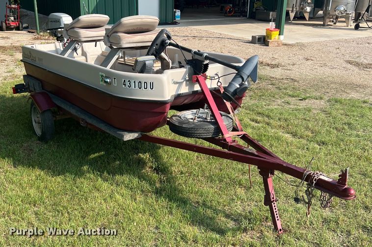 image for item DR5735 2001 Buster  boat