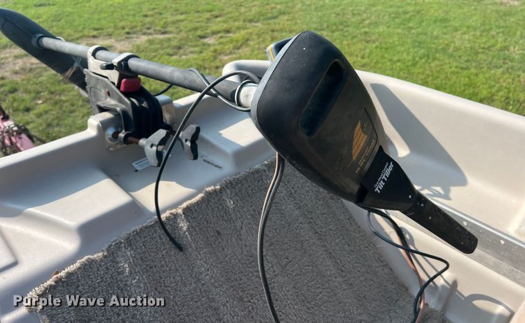 image for item DR5735 2001 Buster  boat