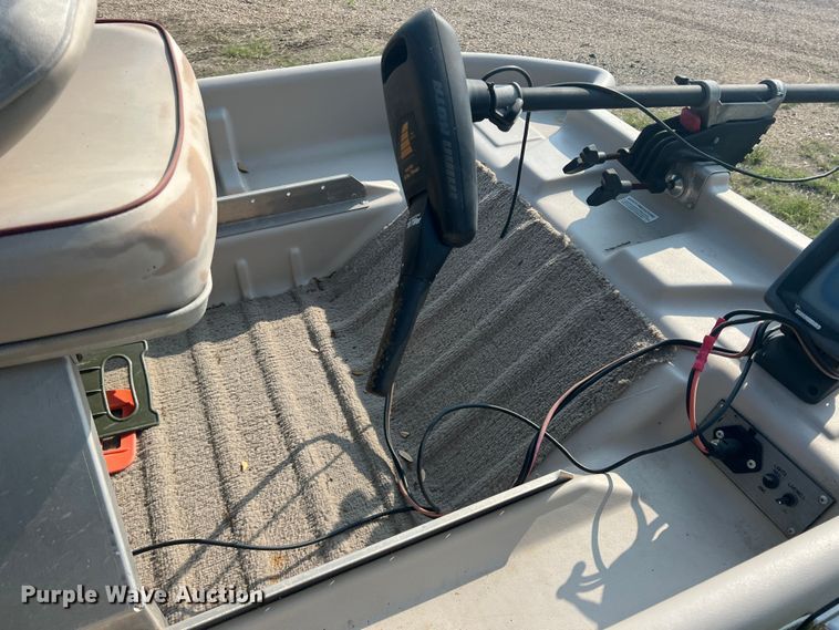 image for item DR5735 2001 Buster  boat