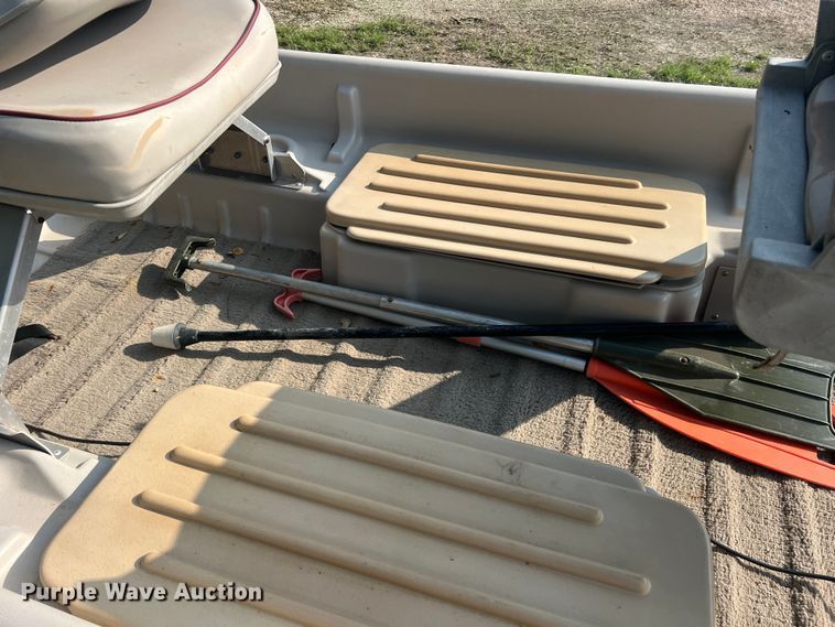 image for item DR5735 2001 Buster  boat