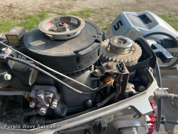 image for item DR5735 2001 Buster  boat