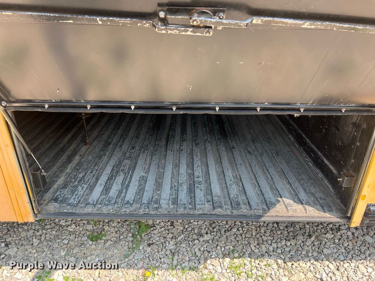 image for item II9162 2003 Thomas Built Saf-T-Liner MVP ER  school bus