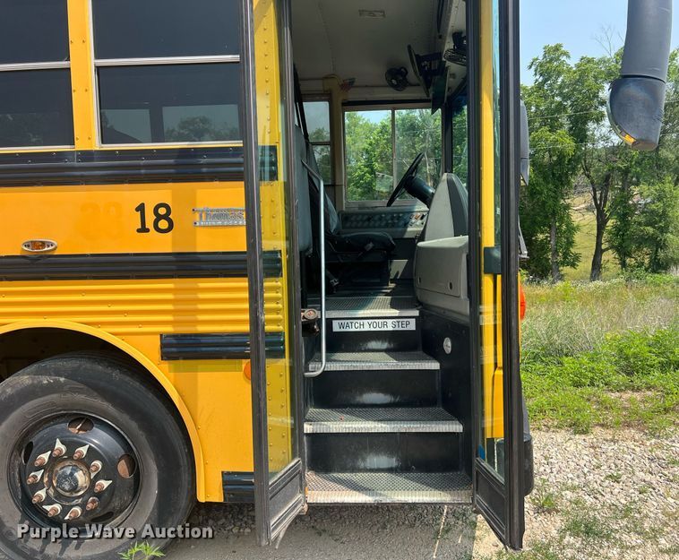 image for item II9162 2003 Thomas Built Saf-T-Liner MVP ER  school bus