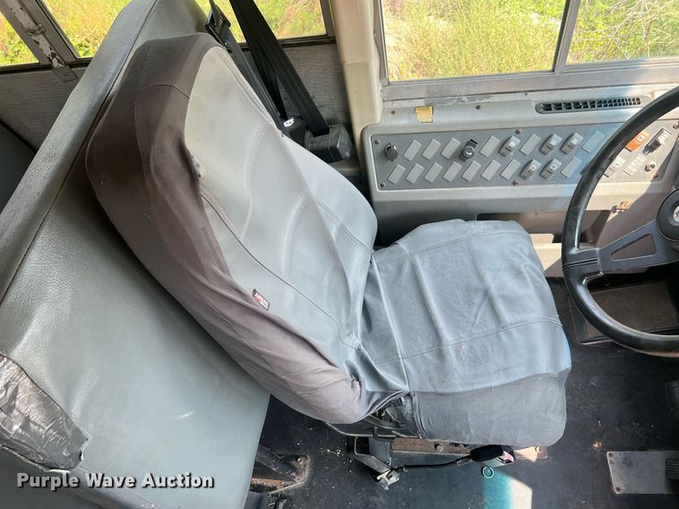 image for item II9162 2003 Thomas Built Saf-T-Liner MVP ER  school bus