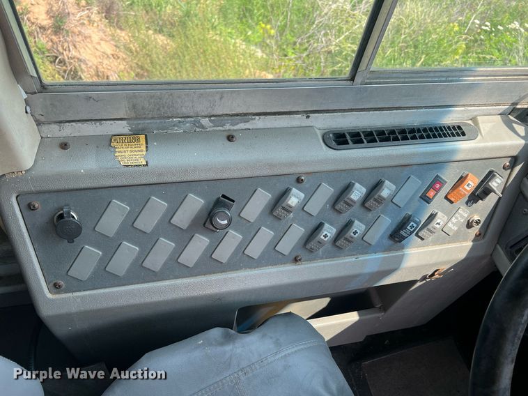 image for item II9162 2003 Thomas Built Saf-T-Liner MVP ER  school bus