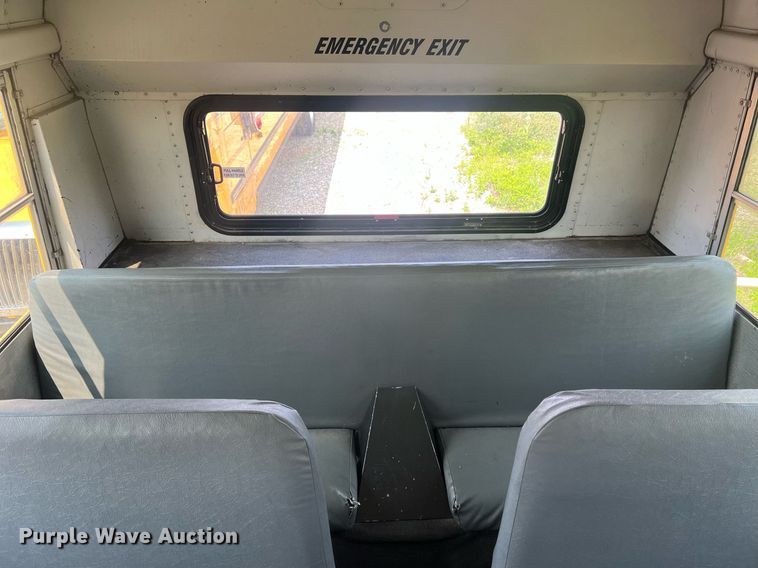 image for item II9162 2003 Thomas Built Saf-T-Liner MVP ER  school bus