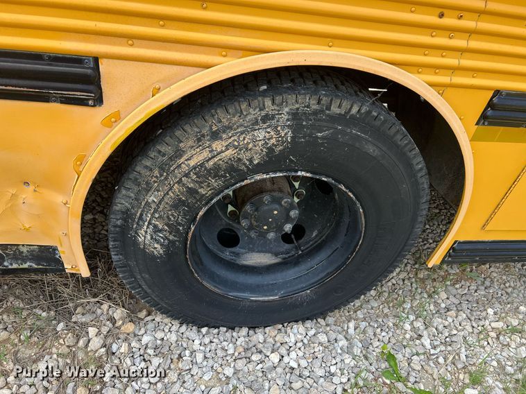 image for item II9162 2003 Thomas Built Saf-T-Liner MVP ER  school bus