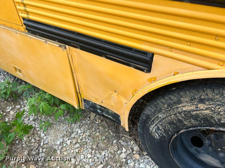 image for item II9162 2003 Thomas Built Saf-T-Liner MVP ER  school bus