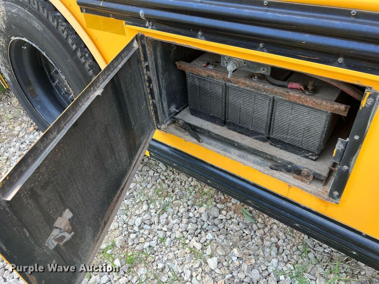 image for item II9162 2003 Thomas Built Saf-T-Liner MVP ER  school bus