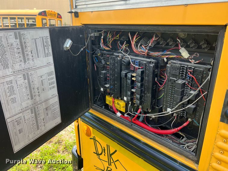 image for item II9162 2003 Thomas Built Saf-T-Liner MVP ER  school bus