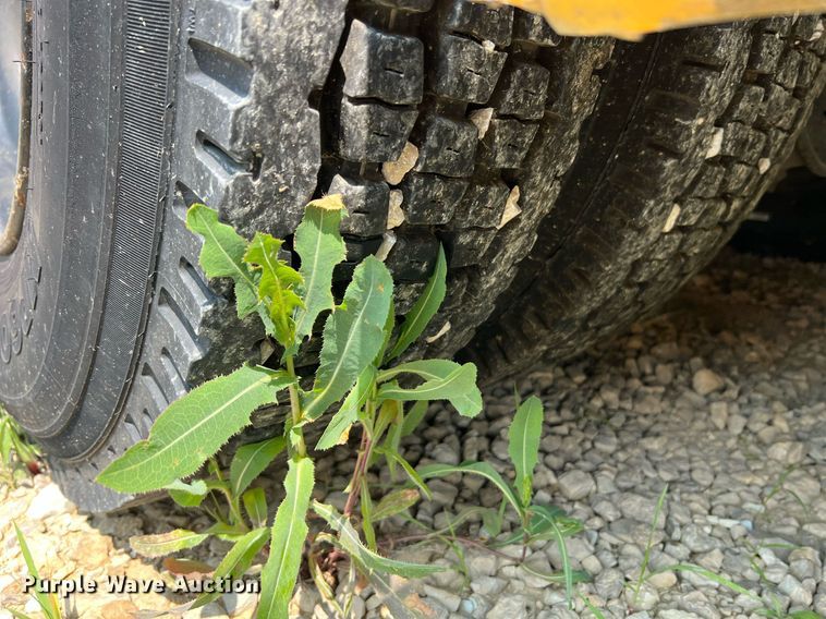 image for item II9162 2003 Thomas Built Saf-T-Liner MVP ER  school bus