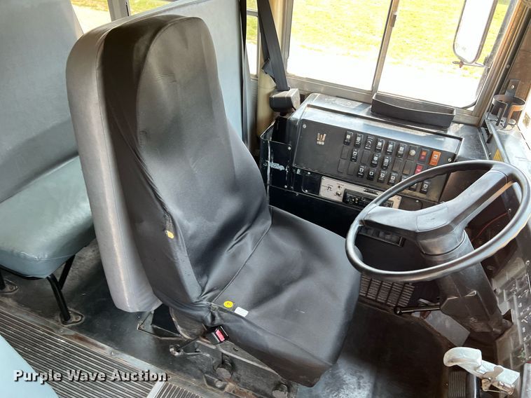 image for item II9164 1998 International 3800  school bus