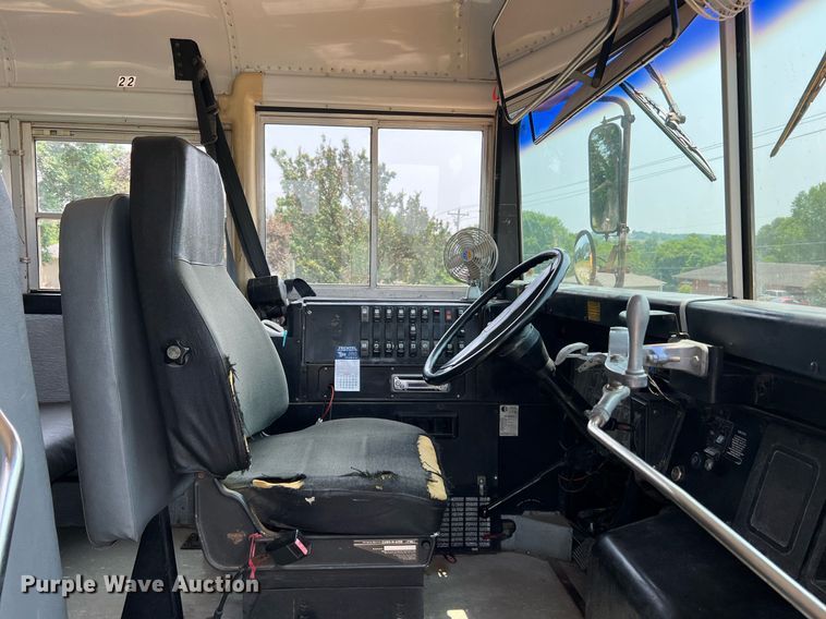 image for item II9165 1998 International 3800  school bus