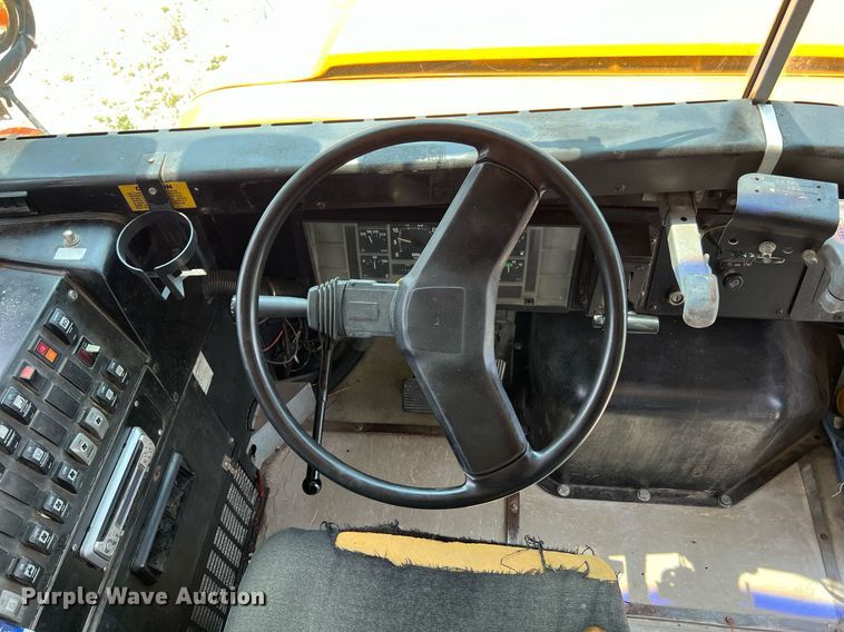 image for item II9165 1998 International 3800  school bus