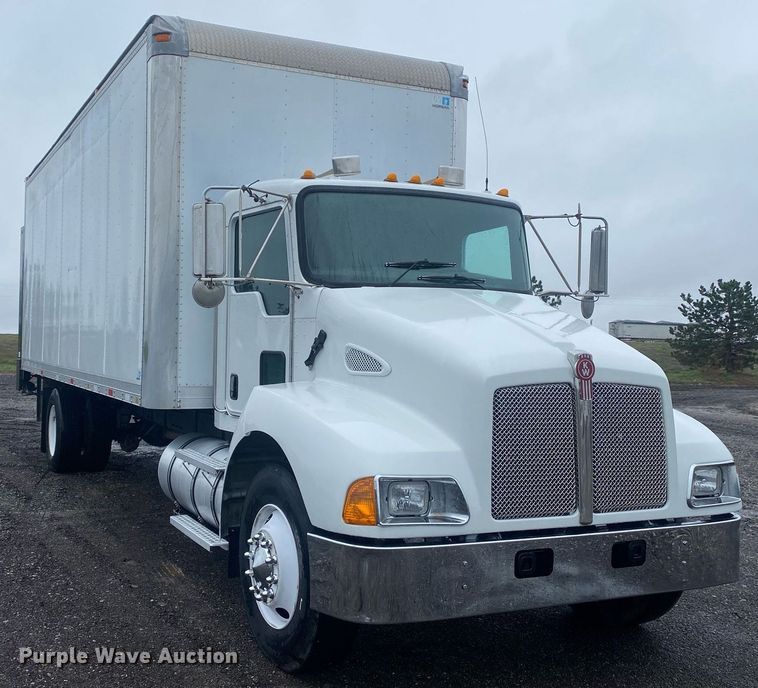 image for item KB9526 2006 Kenworth T300  box truck