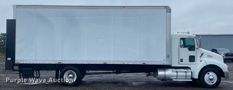 image for item KB9526 2006 Kenworth T300  box truck