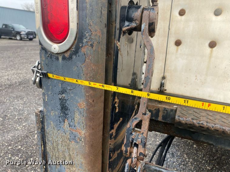 image for item KB9526 2006 Kenworth T300  box truck