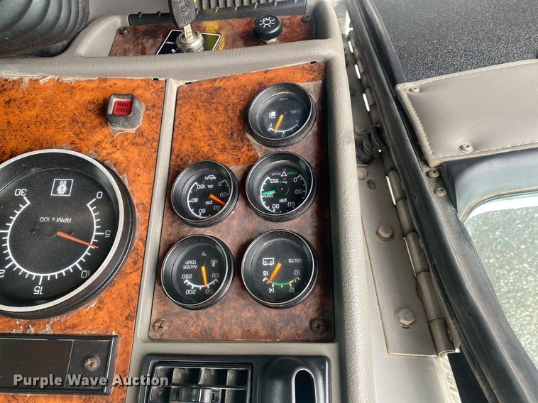 image for item KB9526 2006 Kenworth T300  box truck