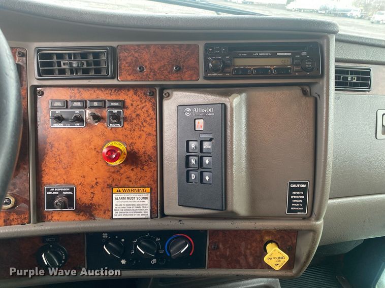 image for item KB9526 2006 Kenworth T300  box truck