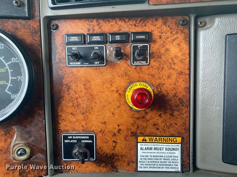 image for item KB9526 2006 Kenworth T300  box truck