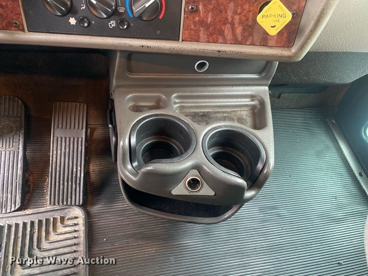 image for item KB9526 2006 Kenworth T300  box truck